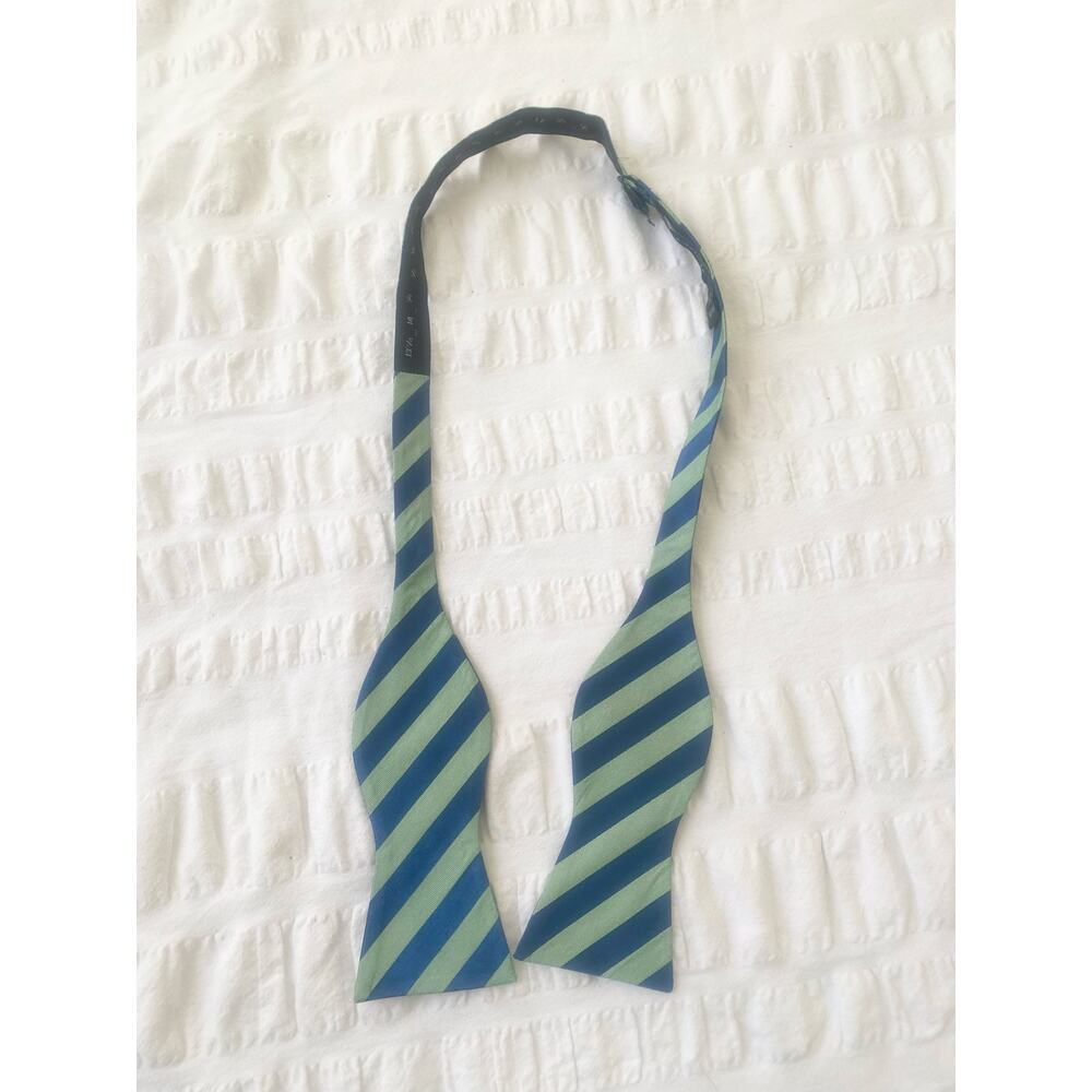 Tommy Hilfiger‎ New Striped Adjustable Bowtie 100% Silk Necktie - Picture 2 of 5